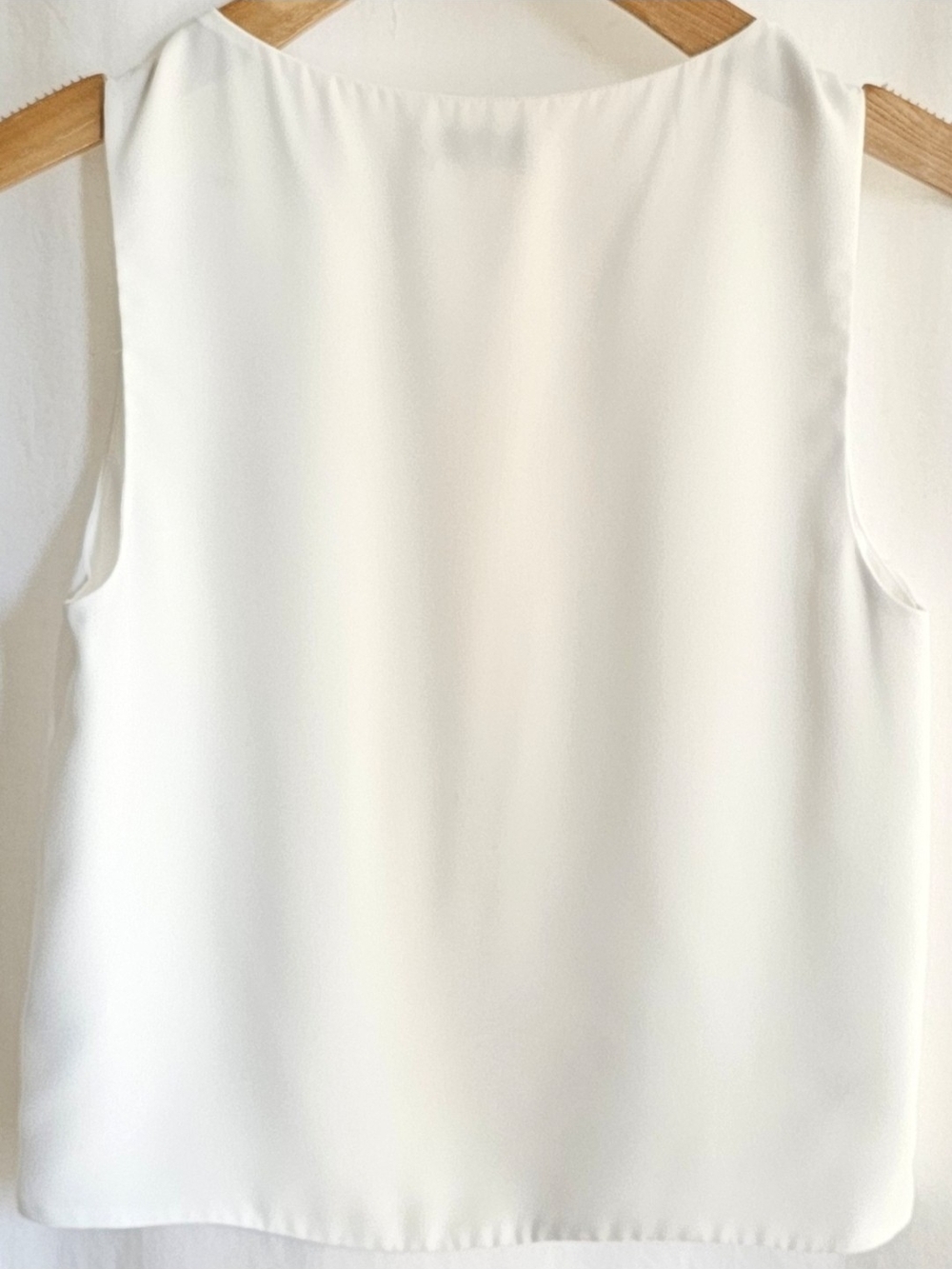 Aritzia Babaton Murphy White Sleeveless Chiffon Blouse Top - Picture 4 of 16
